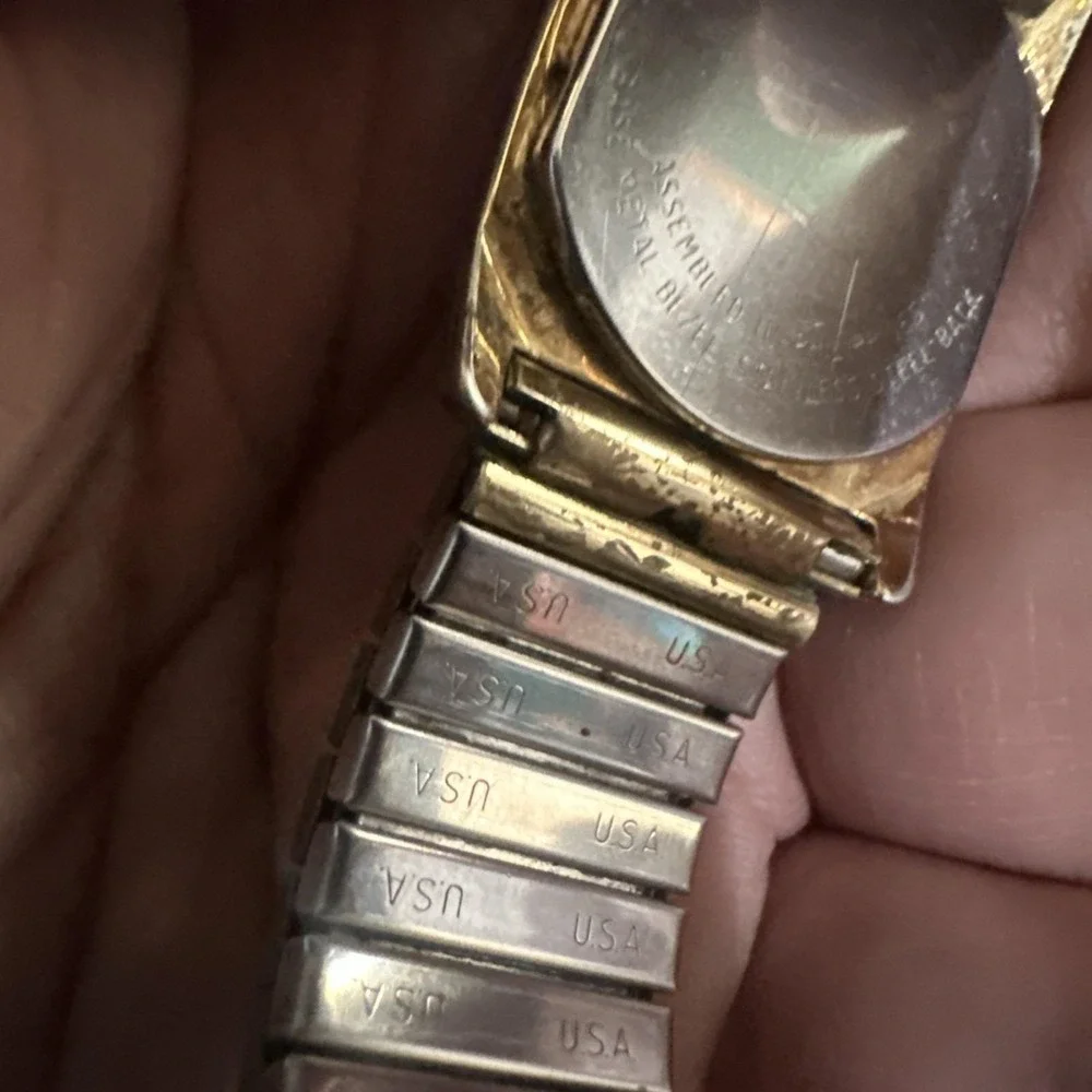 Working 1970s Vintage Timex Q Digital LCD Watch Gold‎ Tone Tank Case New Battery